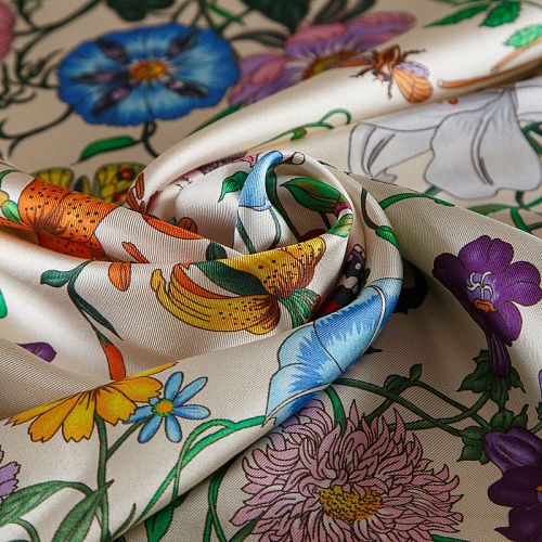 Шелк твил Gucci Flora платочный купон 064-19152 черный бордюр