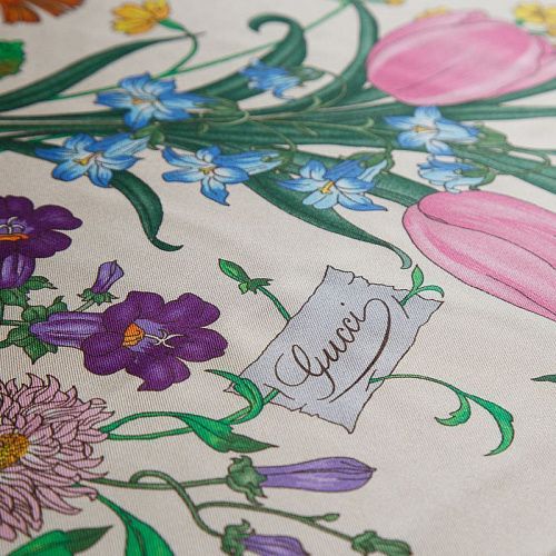 Шелк твил Gucci Flora платочный купон 064-19152 черный бордюр