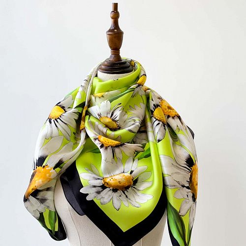 Платок шелковый 100х100 см П014 салатовый принтованный