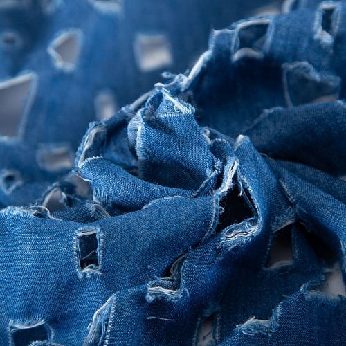 Джинс с перфорацией 015-20080 голубой