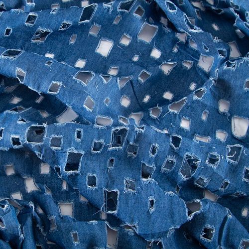 Джинс с перфорацией 015-20080 голубой